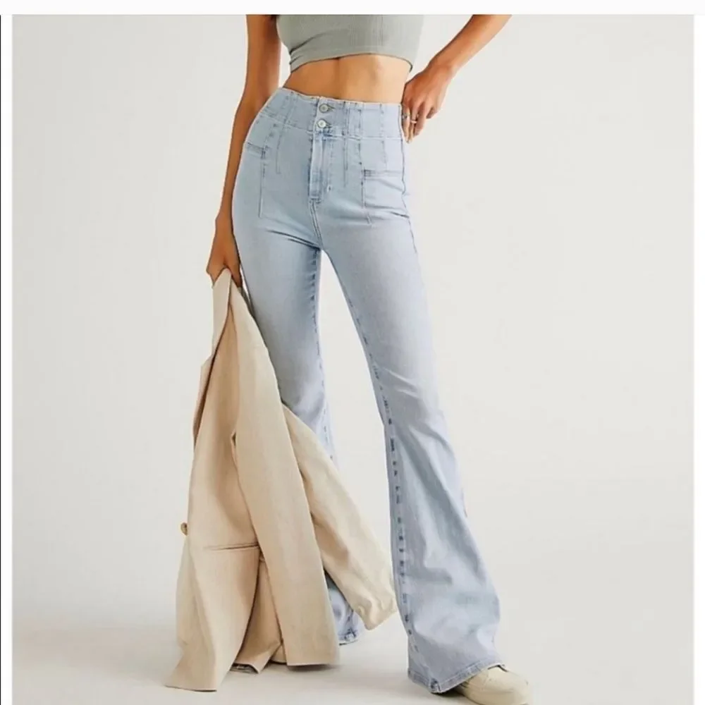 NWT Free People We The Free Jayde Flare Jeans in Sea Wash